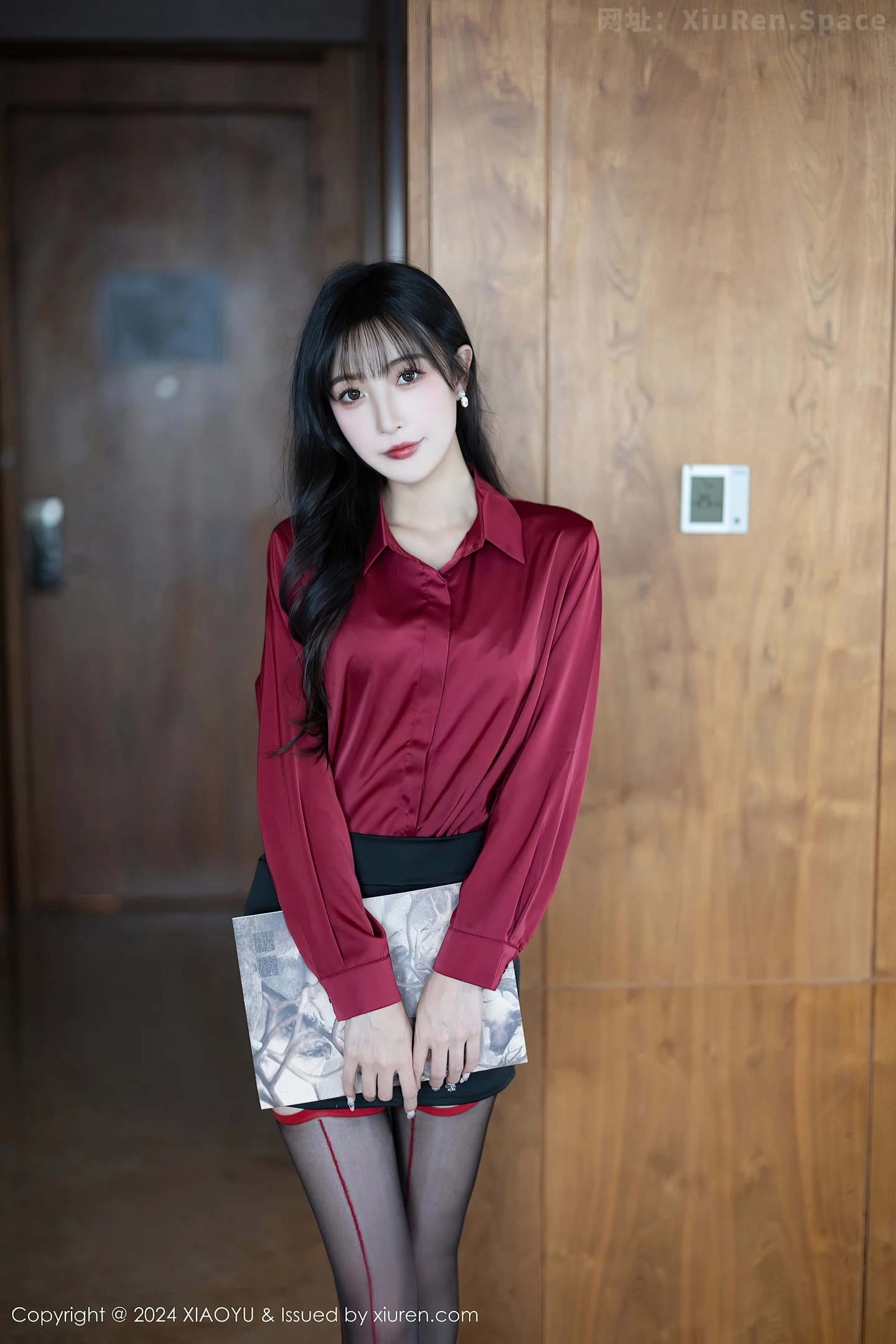 图片[2]-[XiaoYu画语界]Vol.1222 模特林星阑红上衣配黑短裙露性感黑色内衣配黑丝吊袜魅惑写真88P-秀人网官方网站